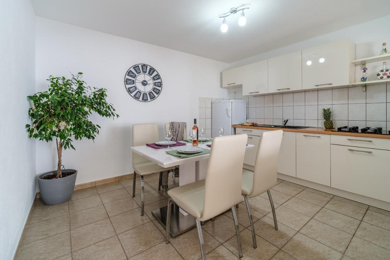 Rooms Plaza Divuje Murvica  Εξωτερικό φωτογραφία
